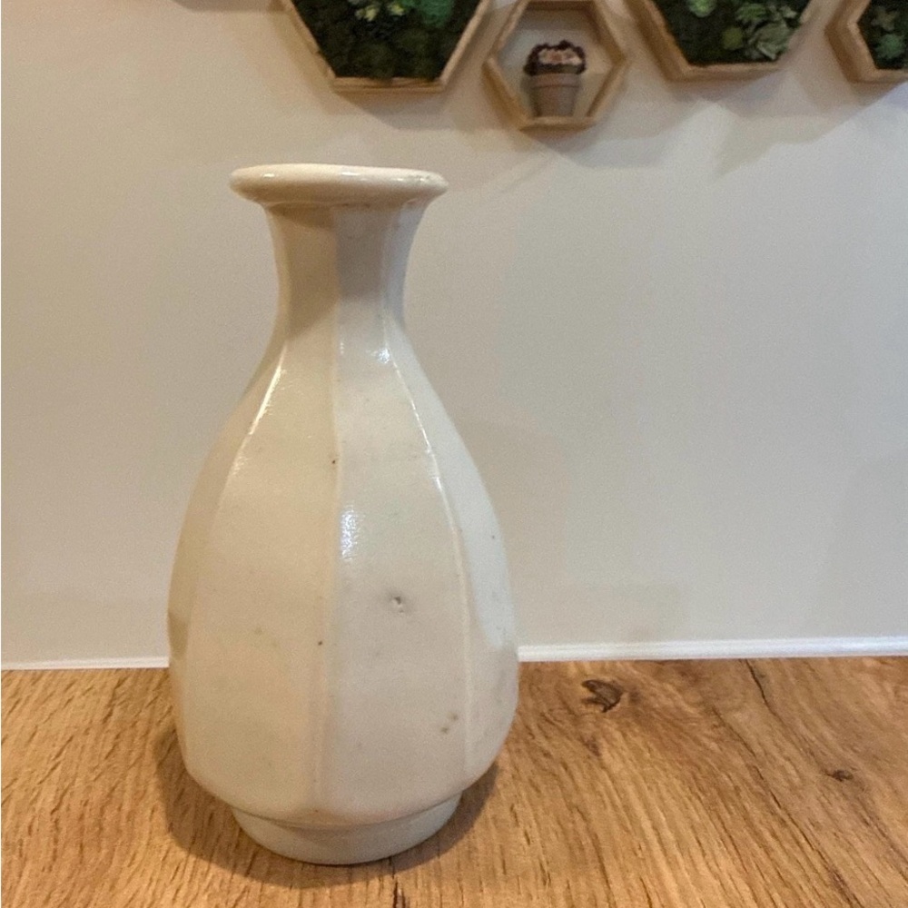 Vtg Hand-Thrown Faceted Studio Pottery Vase - Signed